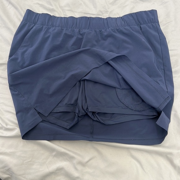 Columbia blue hiking skirt with built in shorts and draw string waist. - Picture 2 of 7